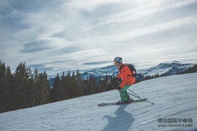 來看啦喂！教你如何選購滑雪服